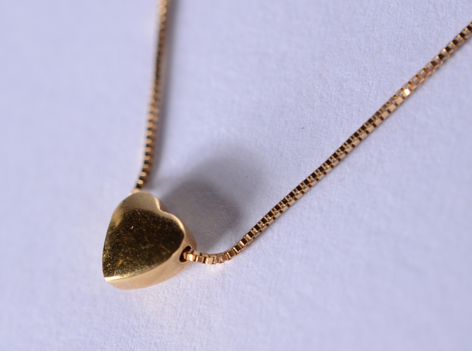 Colar com pendente na forma de coração de ouro 18 k., contraste 750... - foto 3 de 6