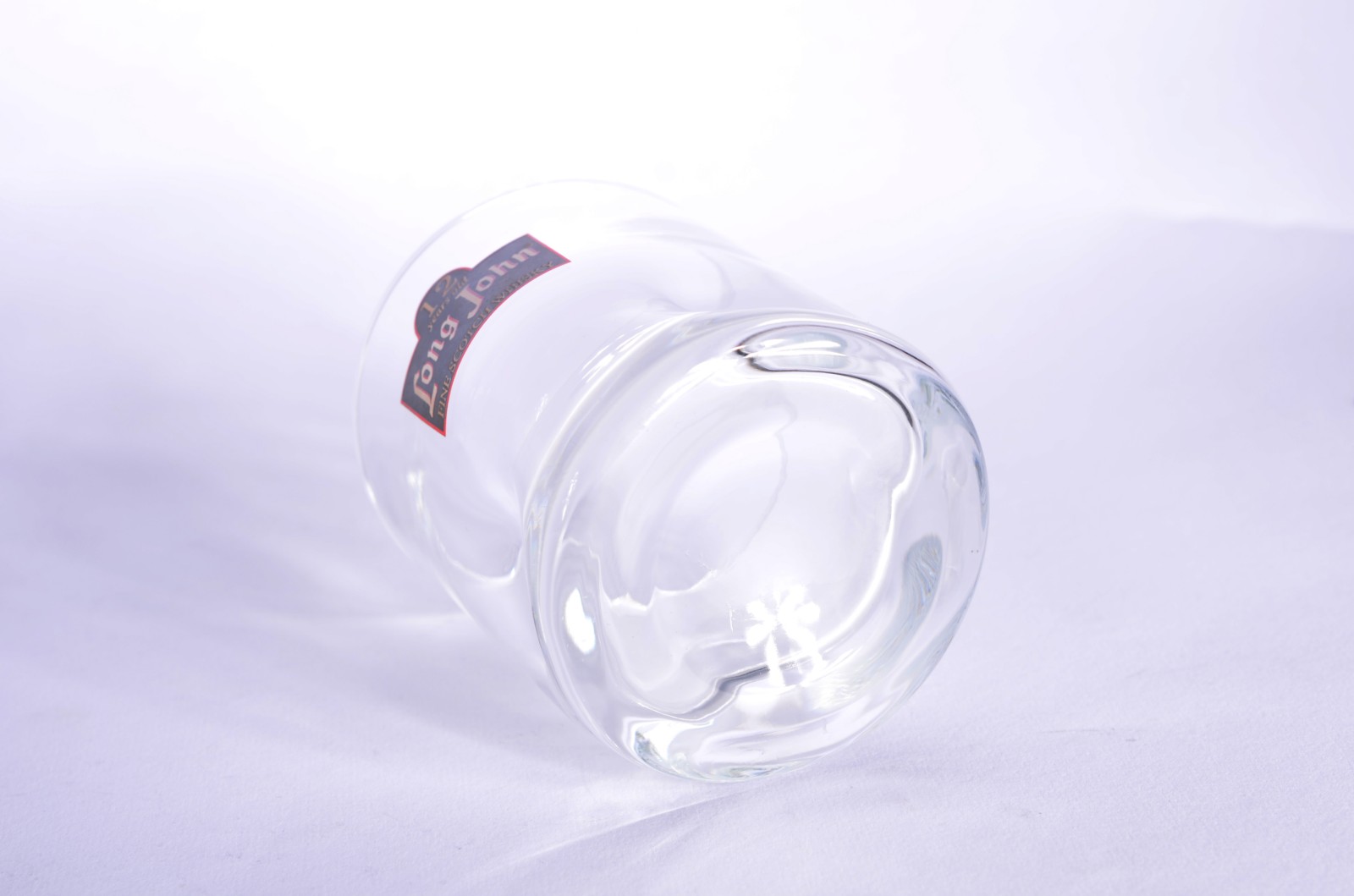 Conjunto com 6 copos de vidro para whisky, no estojo de madeira. - foto 7 de 7