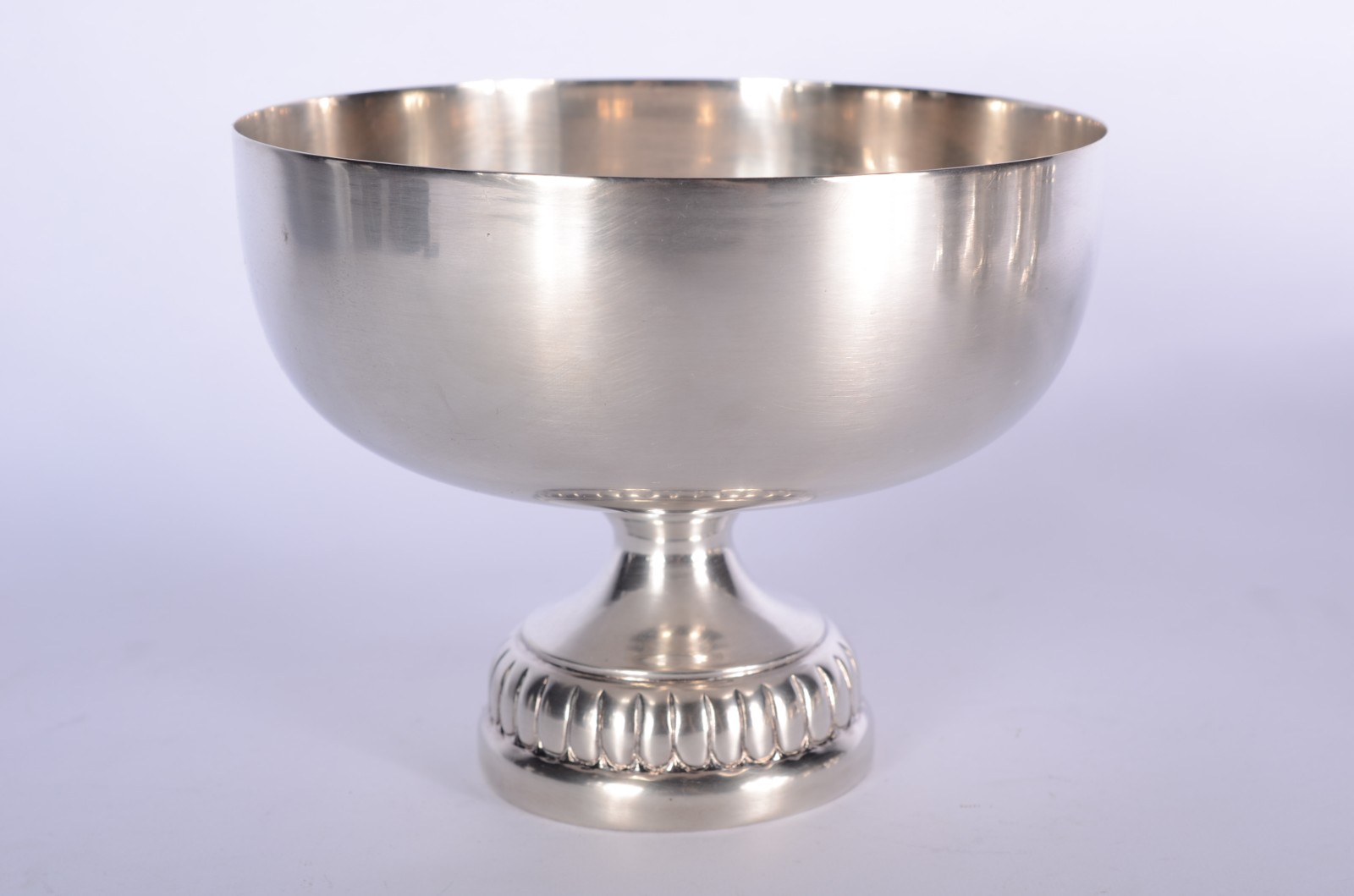 Conjunto com bowl e 6 taças de metal prateado para sorvete, bases... - foto 2 de 6