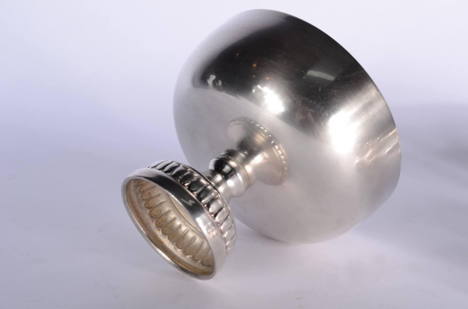 Conjunto com bowl e 6 taças de metal prateado para sorvete, bases... - foto 4 de 6