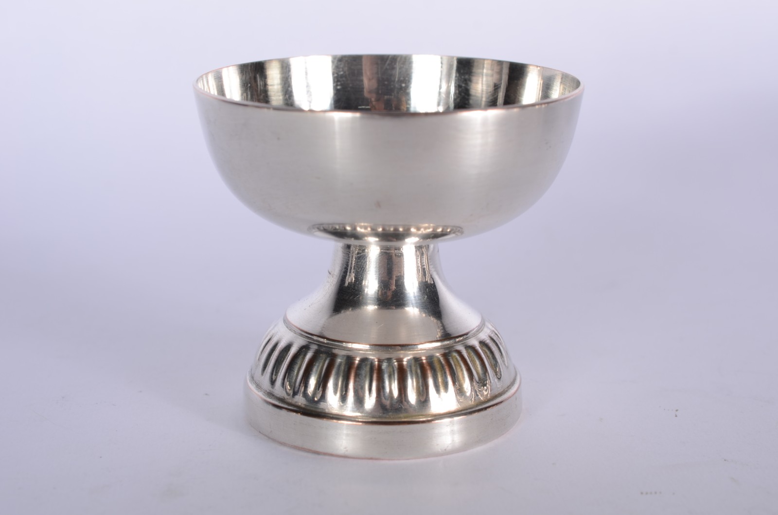 Conjunto com bowl e 6 taças de metal prateado para sorvete, bases... - foto 5 de 6