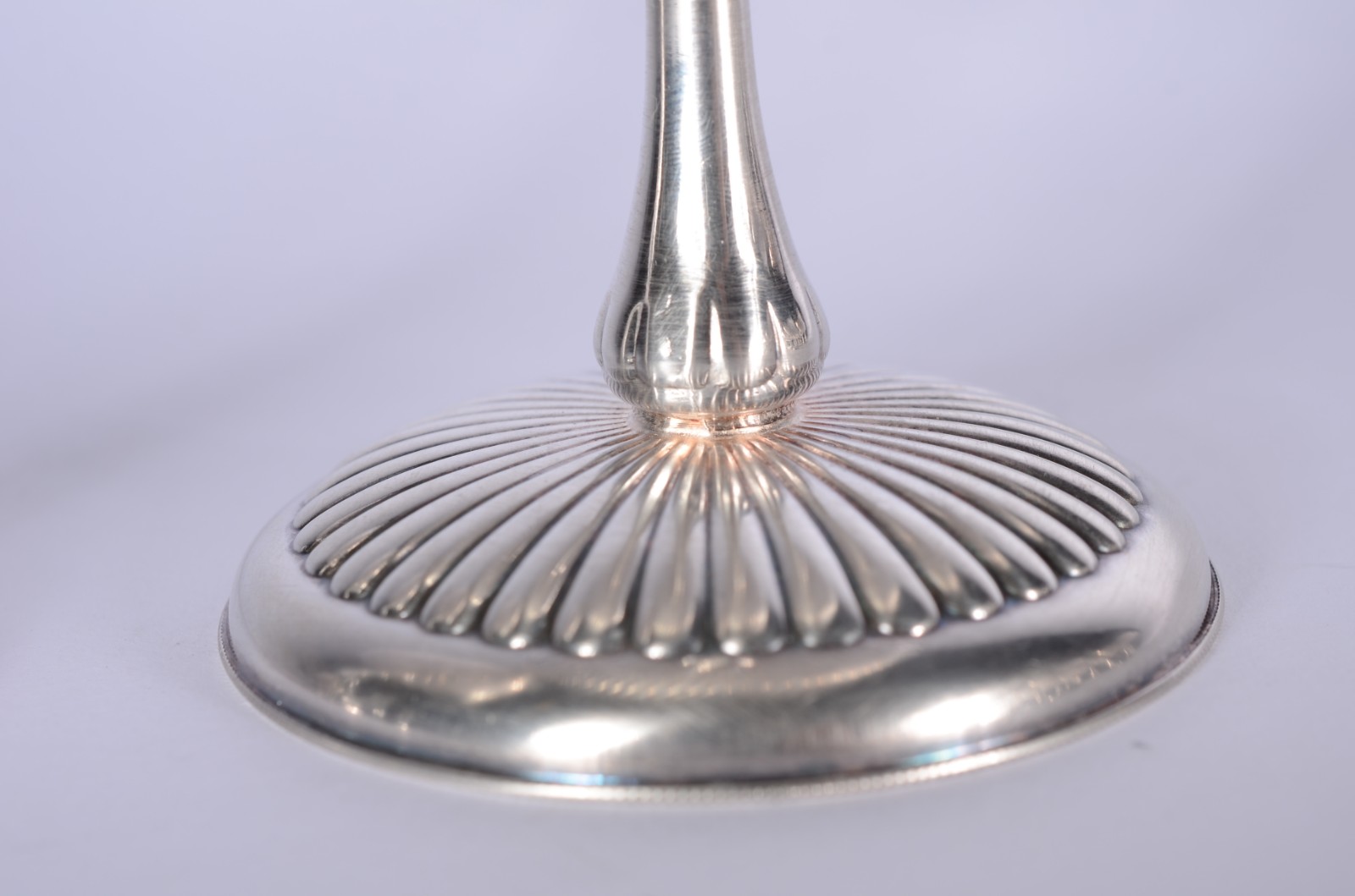 Trezes taças diversas para sorvete com pé alto de metal prateado... - foto 4 de 8