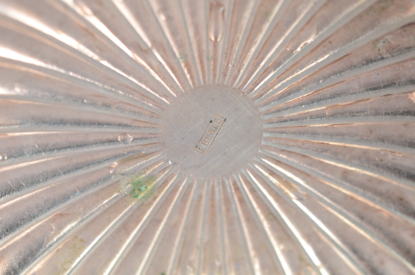 Trezes taças diversas para sorvete com pé alto de metal prateado... - foto 8 de 8