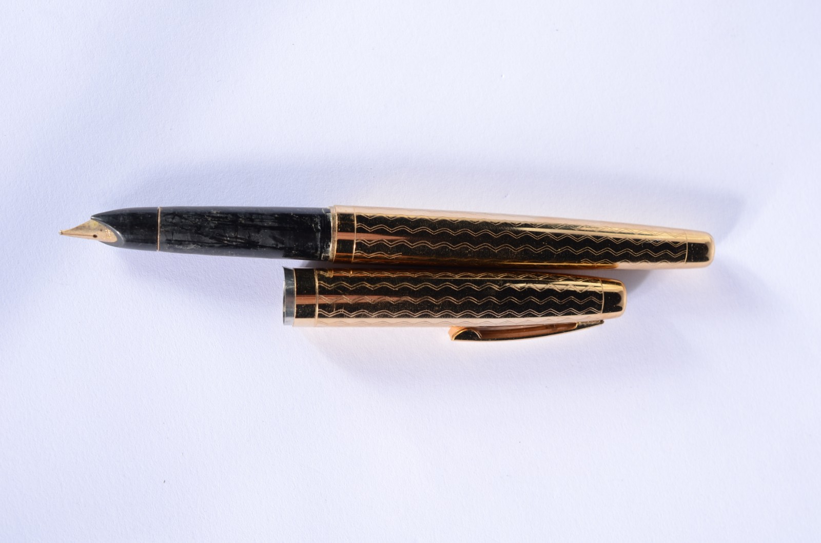 Caneta tinteiro com fina capa de ouro 18 k. (faltando o elo que liga... - foto 6 de 8