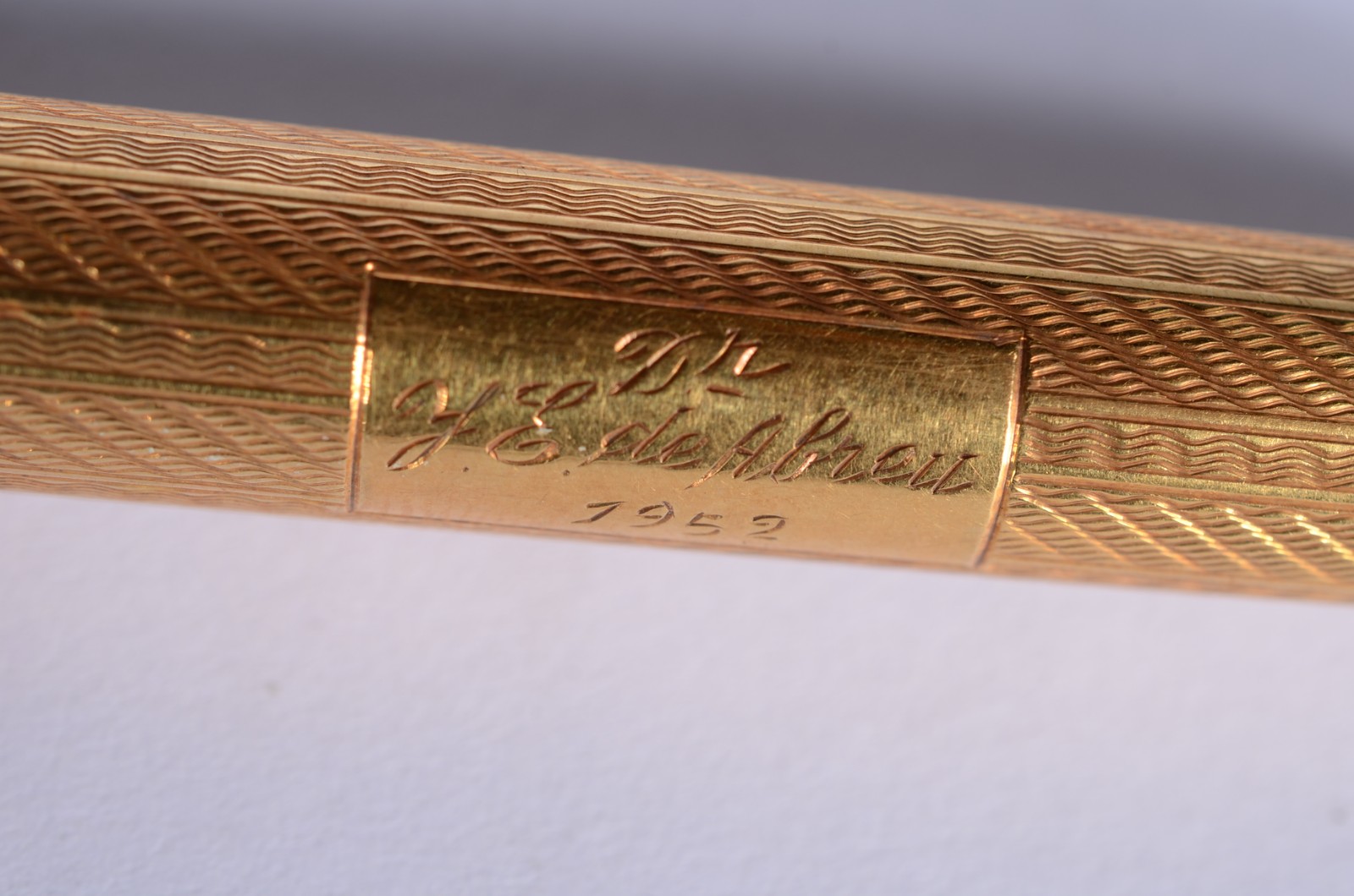Caneta tinteiro com capa de ouro 18 k., nome e data gravado 1952. - foto 5 de 6