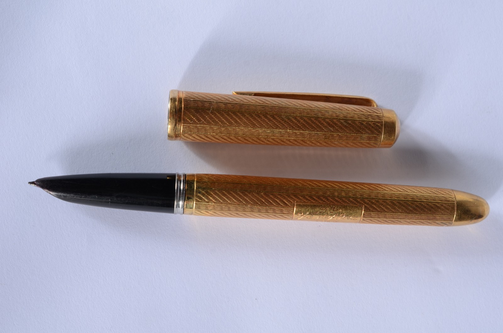 Caneta tinteiro com capa de ouro 18 k., nome e data gravado 1952. - foto 6 de 6