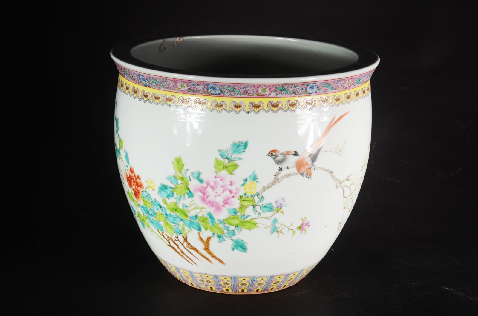 Cachepot de porcelana oriental decorado com flores e pássaro em... - foto 1 de 5
