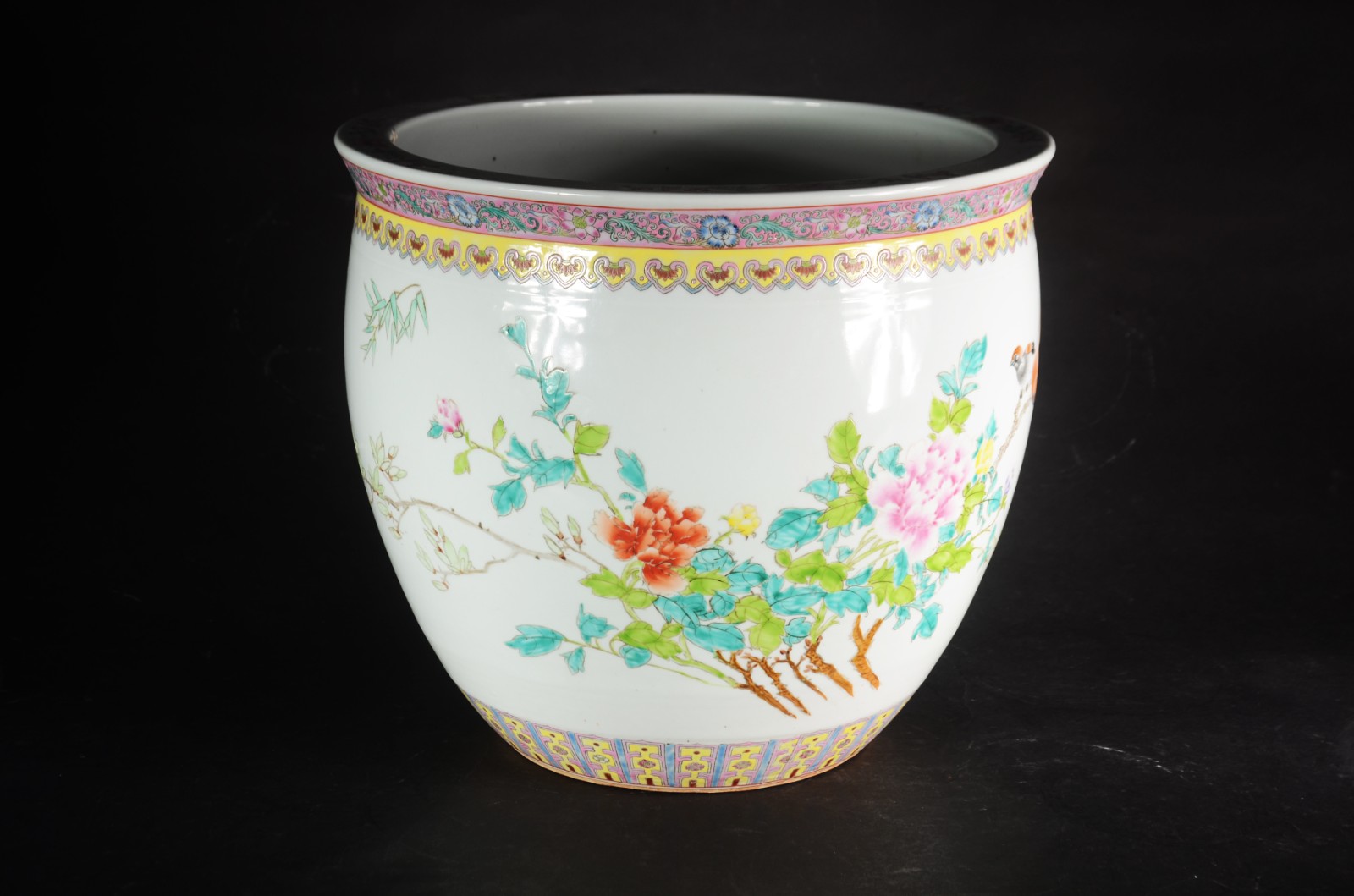 Cachepot de porcelana oriental decorado com flores e pássaro em... - foto 2 de 5
