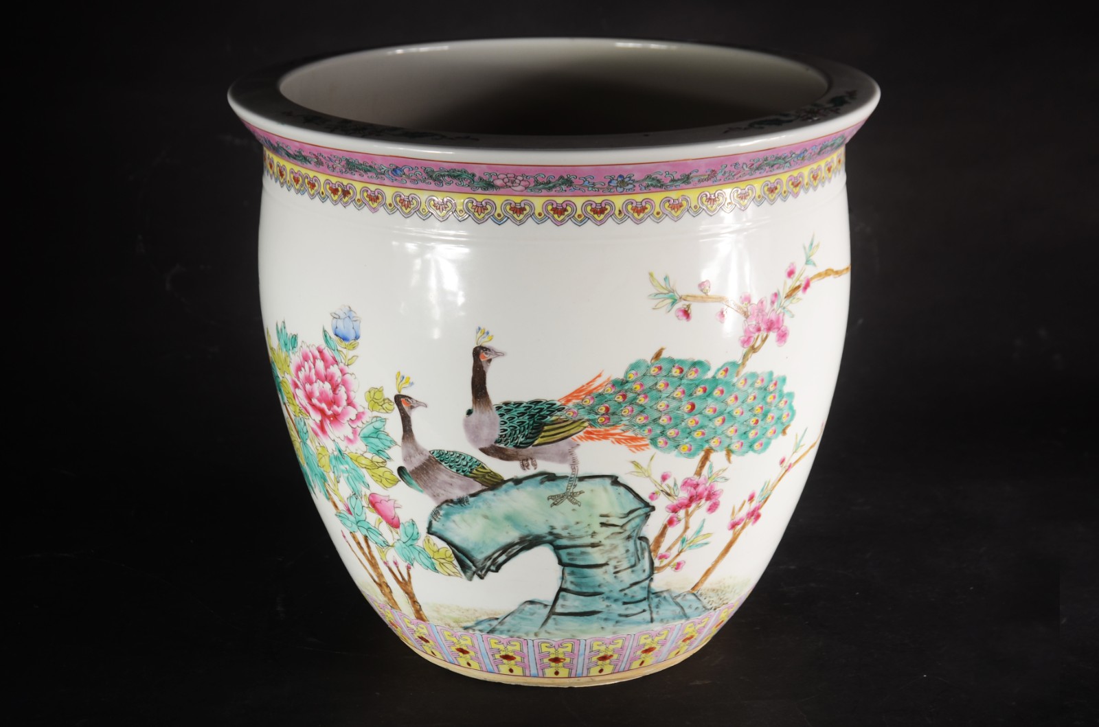 Cachepot de porcelana oriental decorado com flores e aves em... - foto 1 de 5