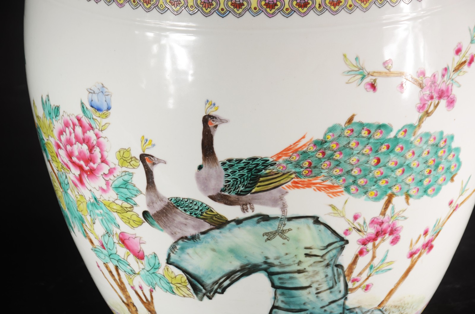 Cachepot de porcelana oriental decorado com flores e aves em... - foto 2 de 5