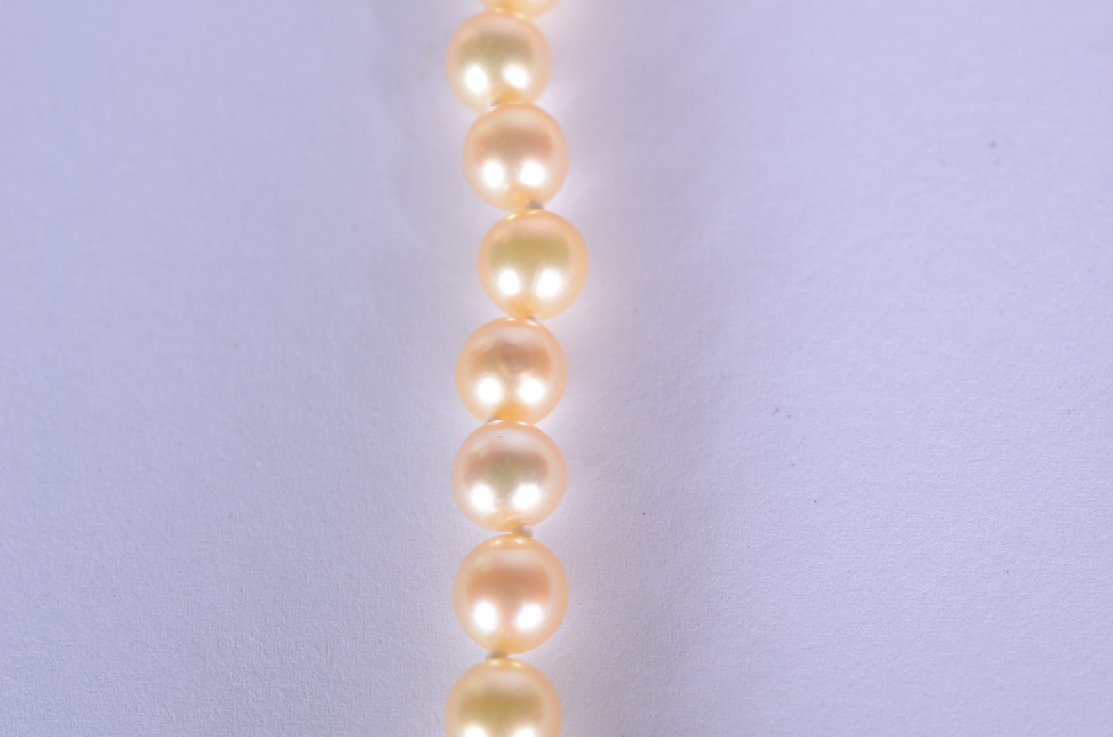 Colar de perolas com fecho de ouro branco. (Por motivos de segurança... - foto 2 de 5