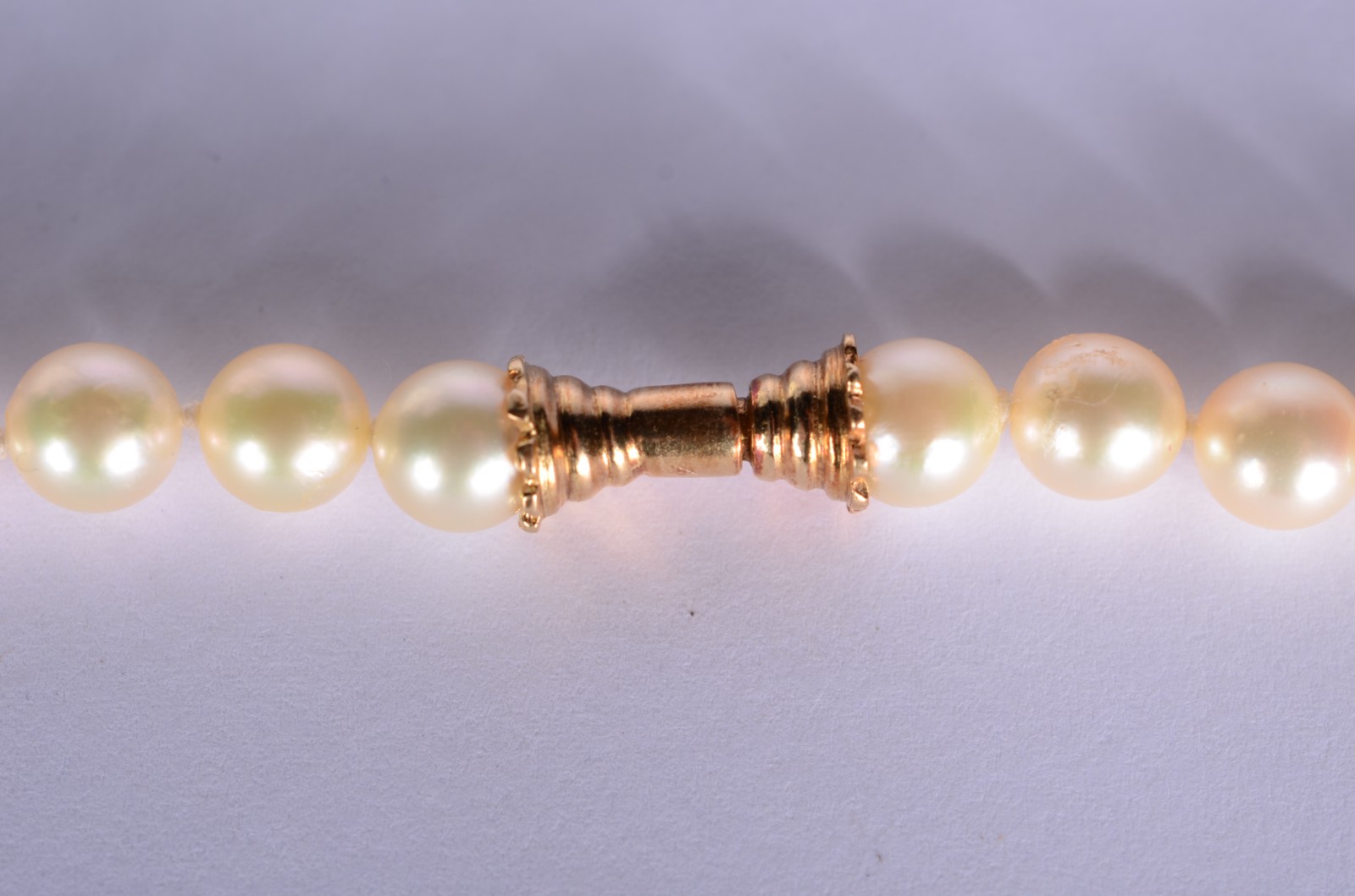 Colar de perolas, fecho de ouro 18 k. (Por motivos de segurança a... - foto 1 de 4