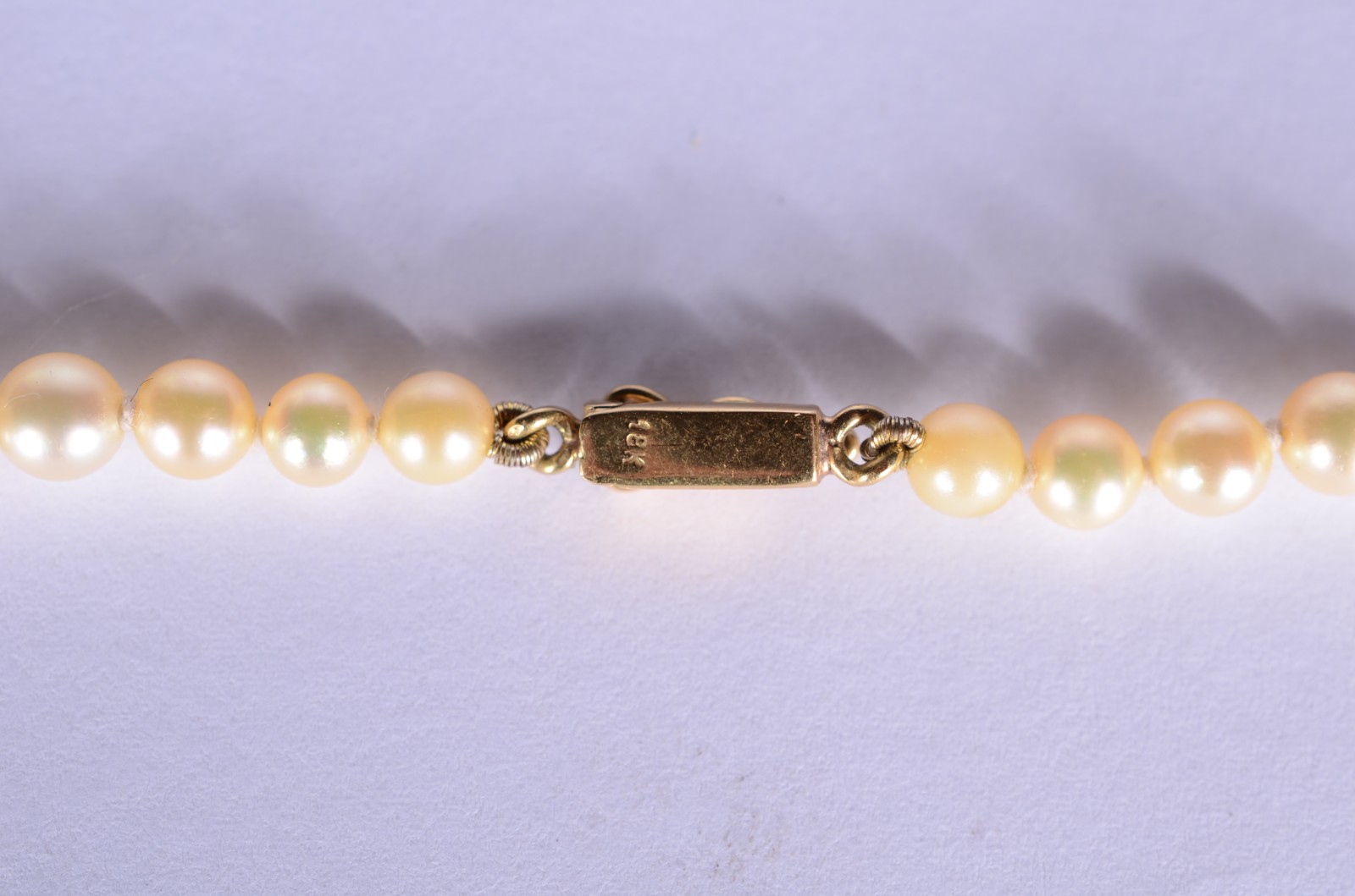 Colar de perolas com fecho de ouro 18 k. (Por motivos de segurança a... - foto 2 de 5