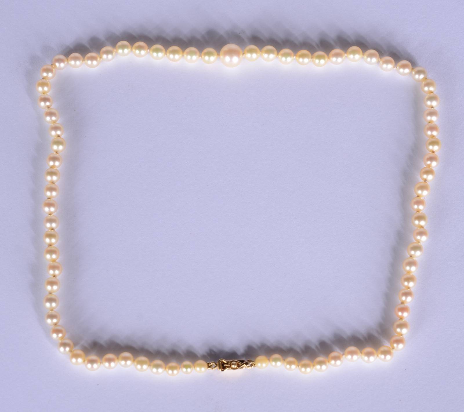 Colar de perolas com fecho de ouro 18 k. (Por motivos de segurança a... - foto 3 de 5