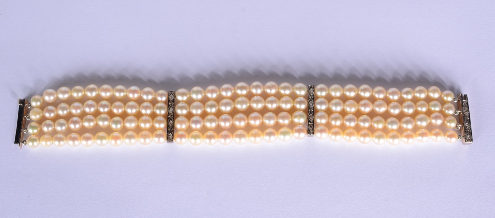 Pulseira com 4 fios de pérolas, fecho e passadores de ouro branco... - foto 1 de 6