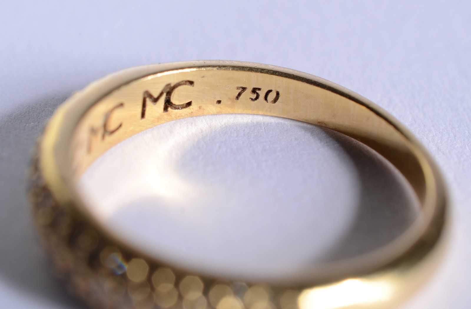 Meia aliança de ouro 18 k., contraste 750 com mini brilhantes, aro... - foto 4 de 7