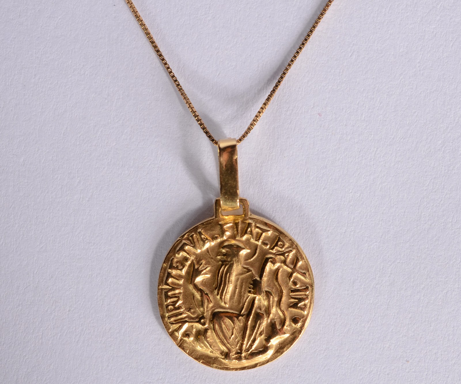 Colar com pendente Sacro de ouro 18 k., contraste 750 mls. (Por... - foto 1 de 5