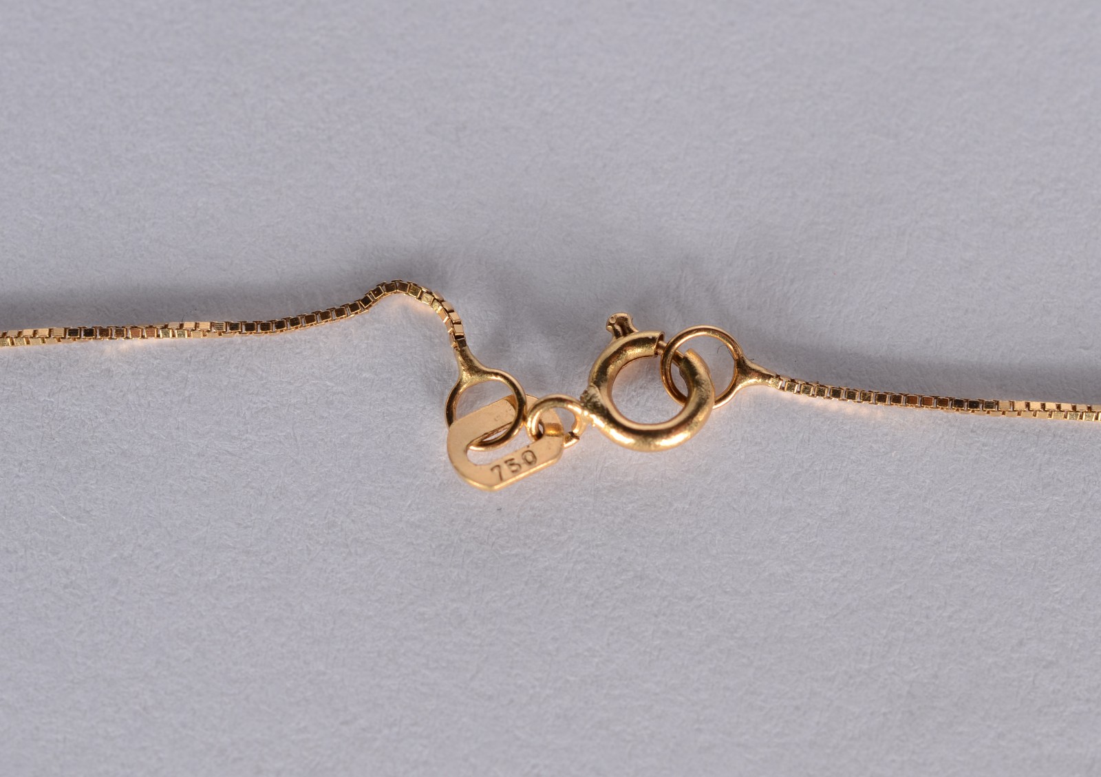 Colar com pendente Sacro de ouro 18 k., contraste 750 mls. (Por... - foto 4 de 5