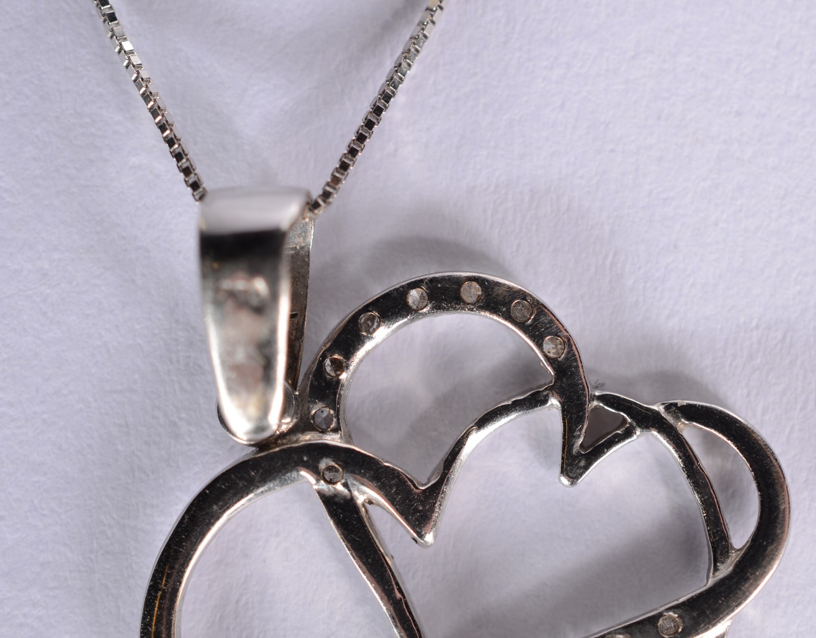 Colar com pendente com coração duplo com brilhante de ouro 18 k. (Por... - foto 4 de 6
