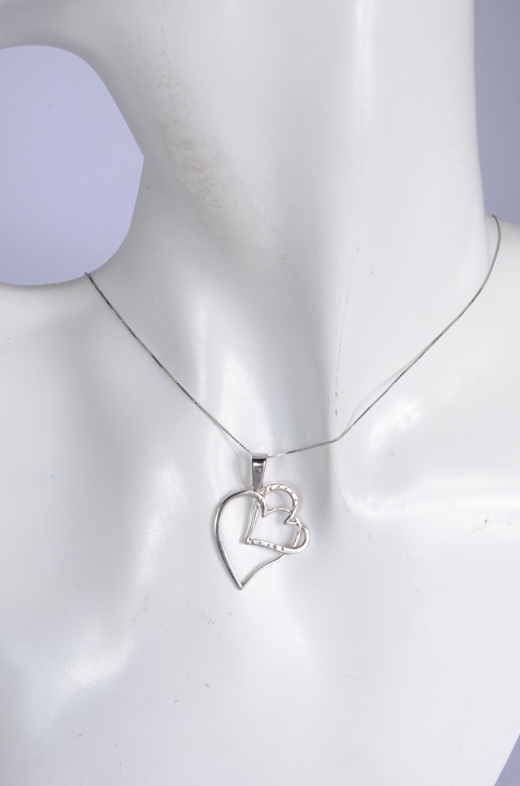 Colar com pendente com coração duplo com brilhante de ouro 18 k. (Por... - foto 6 de 6