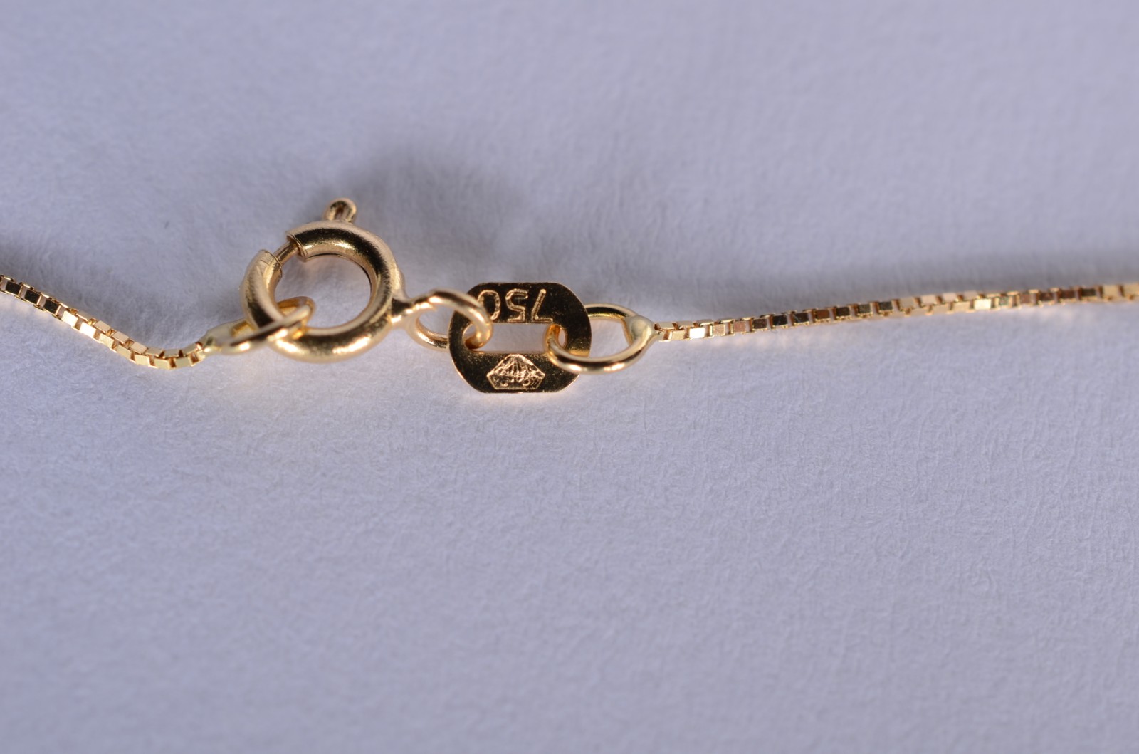 Colar com pendente de Nossa Senhora Aparecida de ouro 18 k... - foto 3 de 4