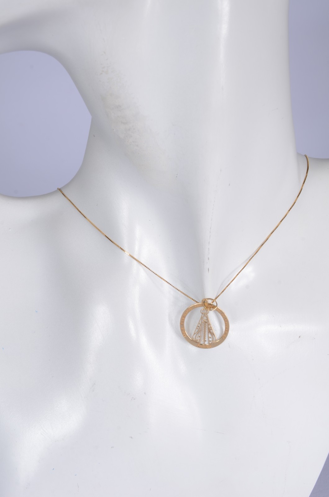 Colar com pendente de Nossa Senhora Aparecida de ouro 18 k... - foto 4 de 4