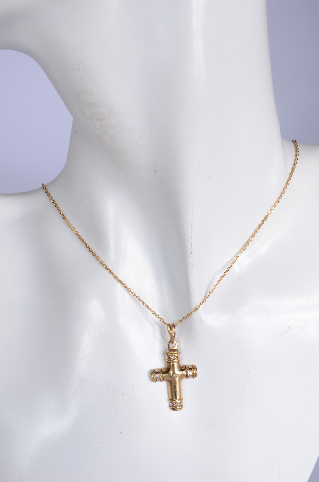 Colar com pendente feitio cruz de ouro 18 k. (Por motivos de... - foto 6 de 6