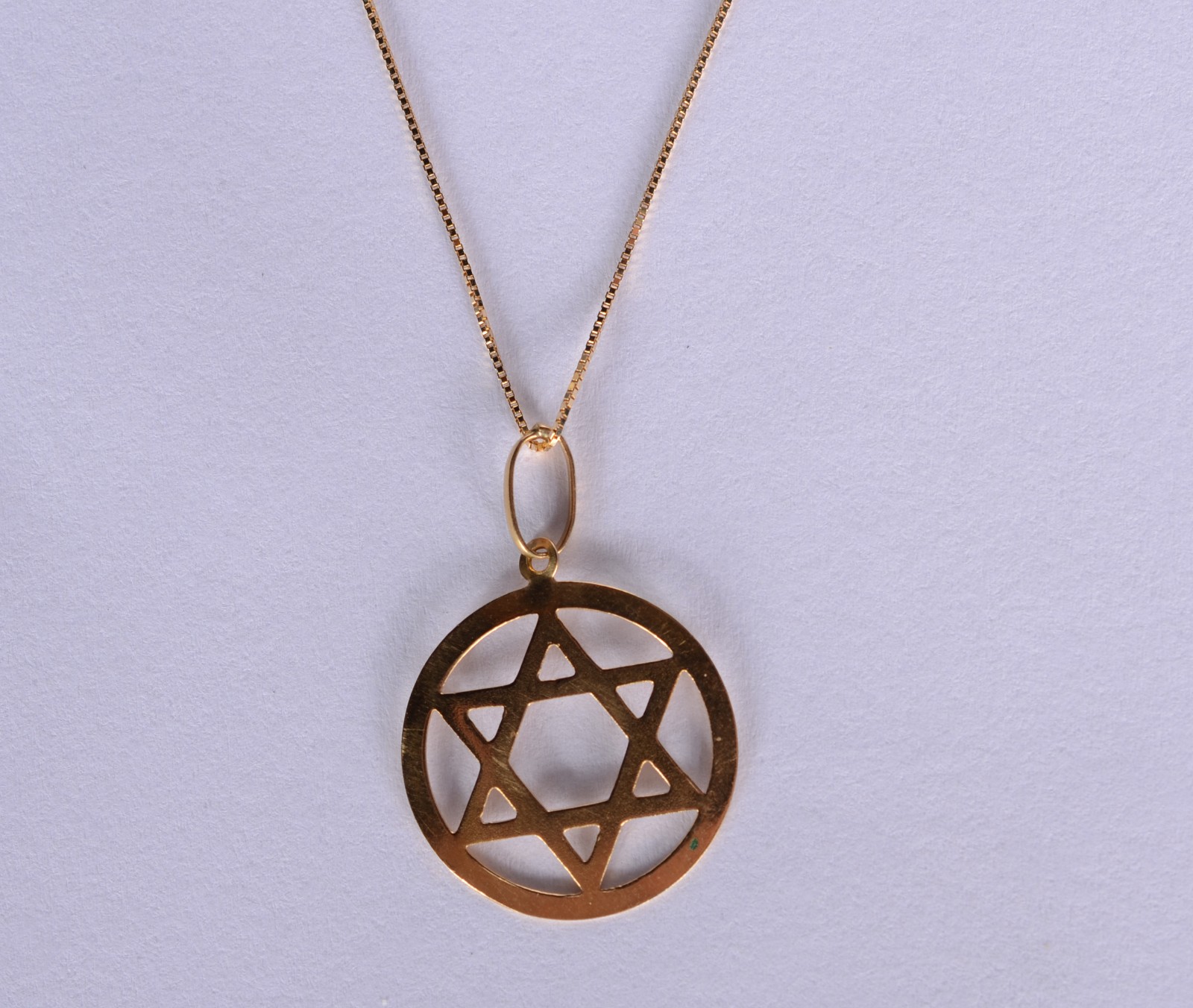 Colar com pendente feitio estrela de David de ouro 18 k., contraste... - foto 1 de 4