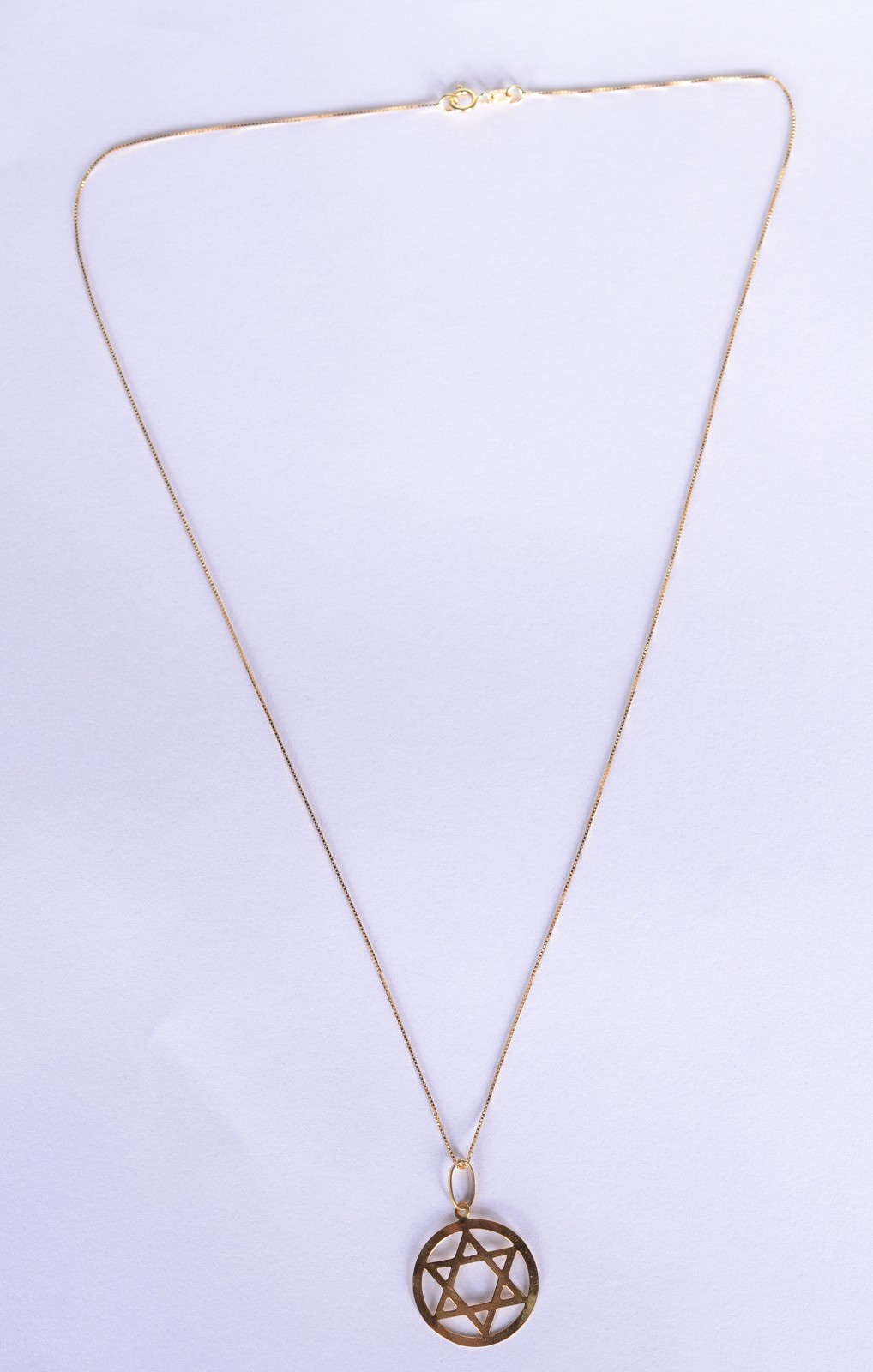 Colar com pendente feitio estrela de David de ouro 18 k., contraste... - foto 2 de 4
