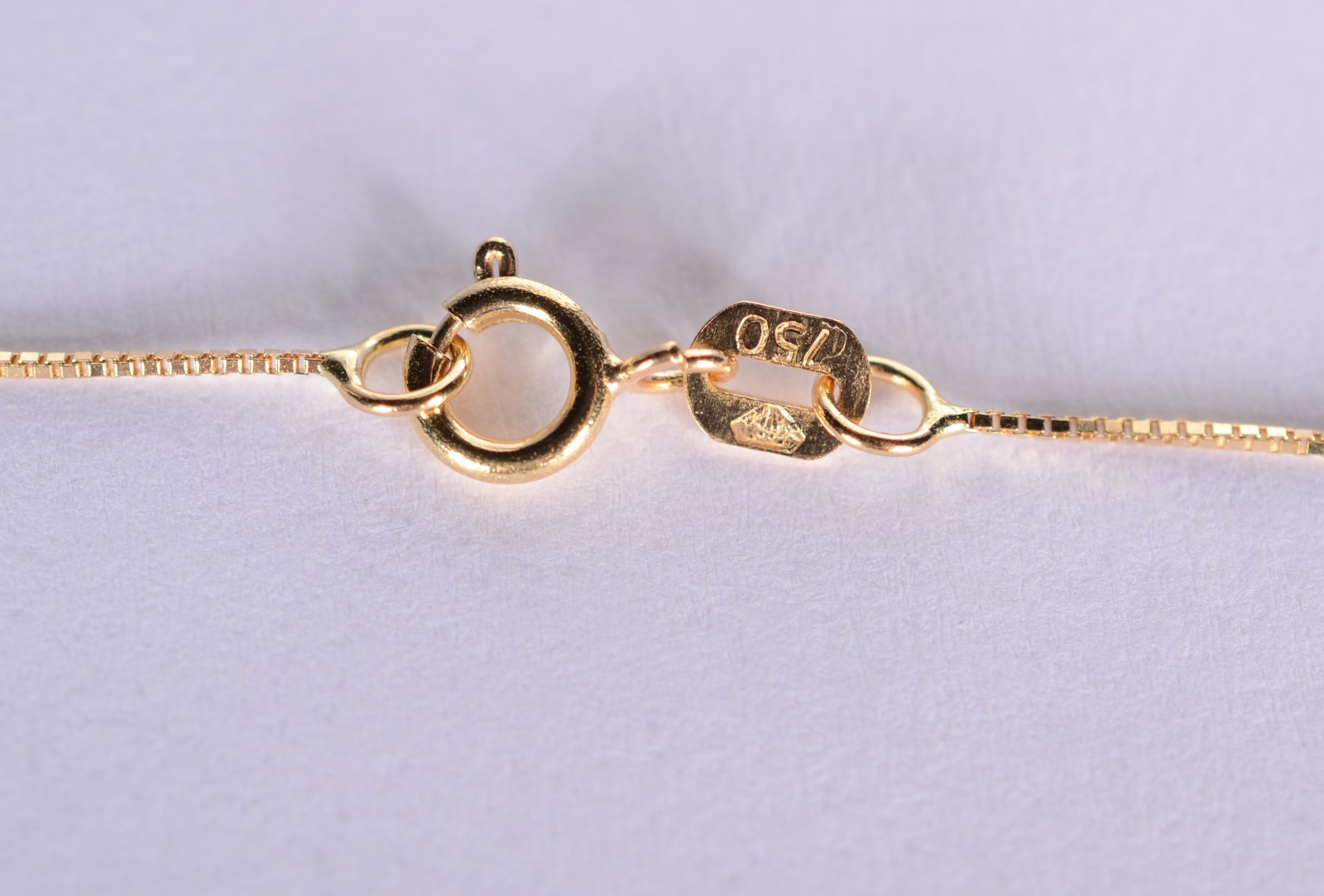 Colar com pendente feitio estrela de David de ouro 18 k., contraste... - foto 3 de 4