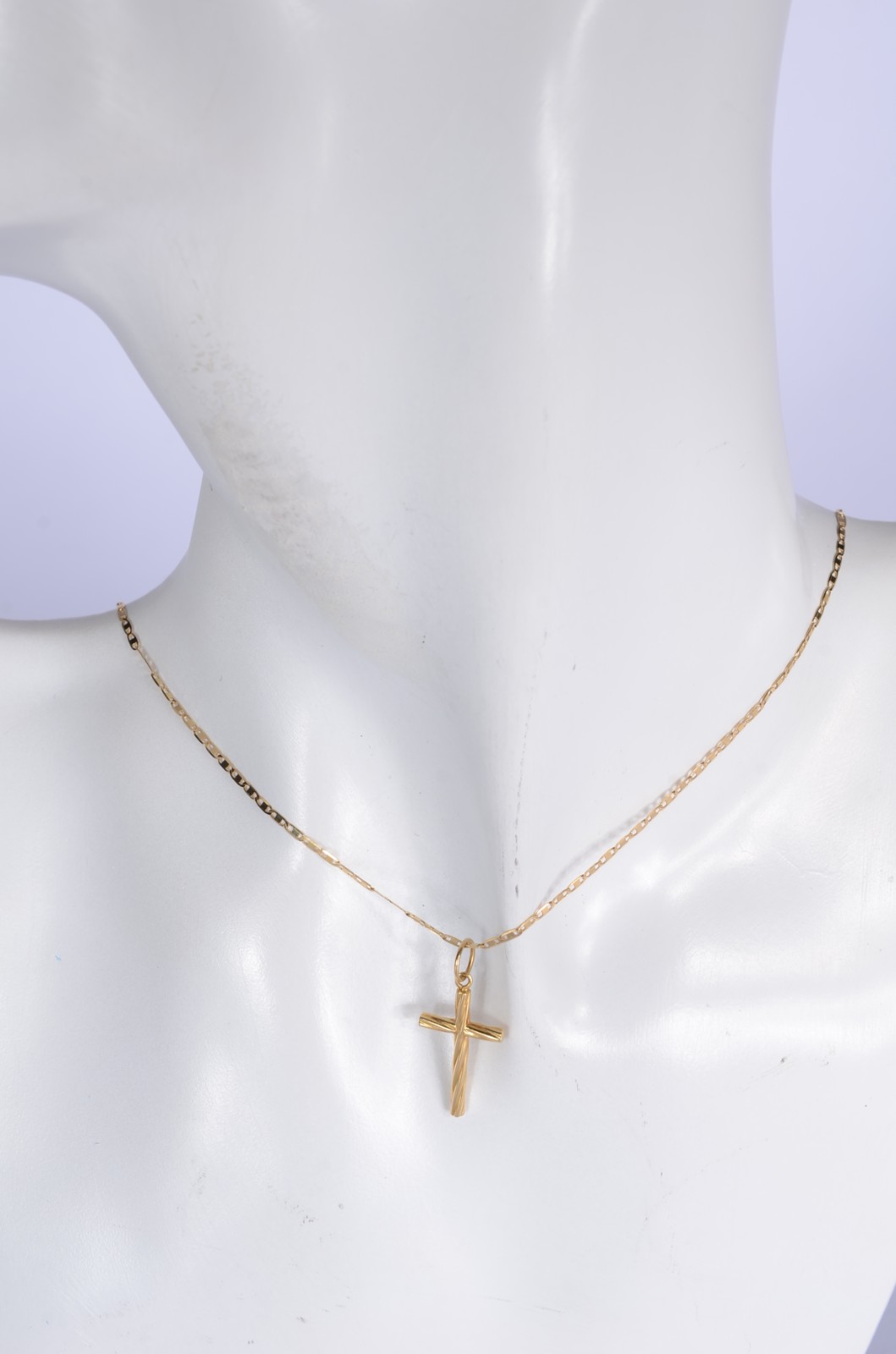 Colar com pendente feitio cruz de ouro 18k. (Por motivos de segurança... - foto 5 de 5