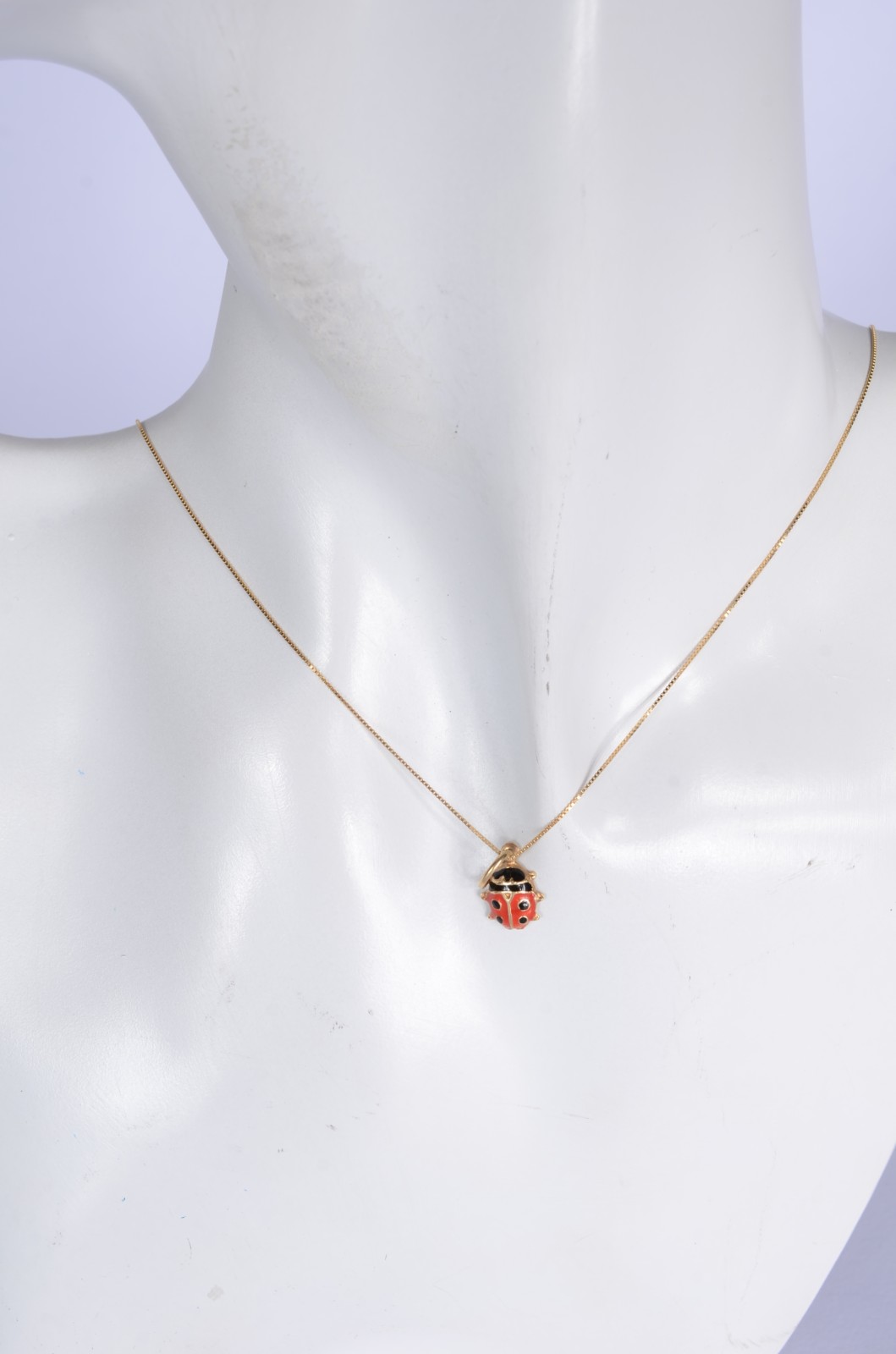 Colar com pendente feitio joaninha de ouro 18 k., contraste 750 mls... - foto 4 de 4