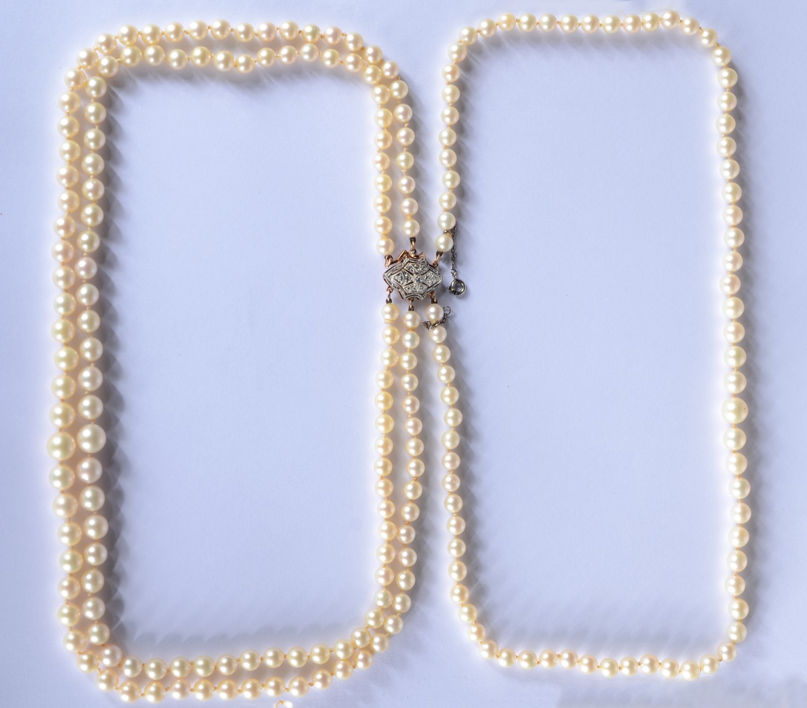 Colar de perolas com fecho de ouro 18 k., e ouro branco com um... - foto 5 de 7
