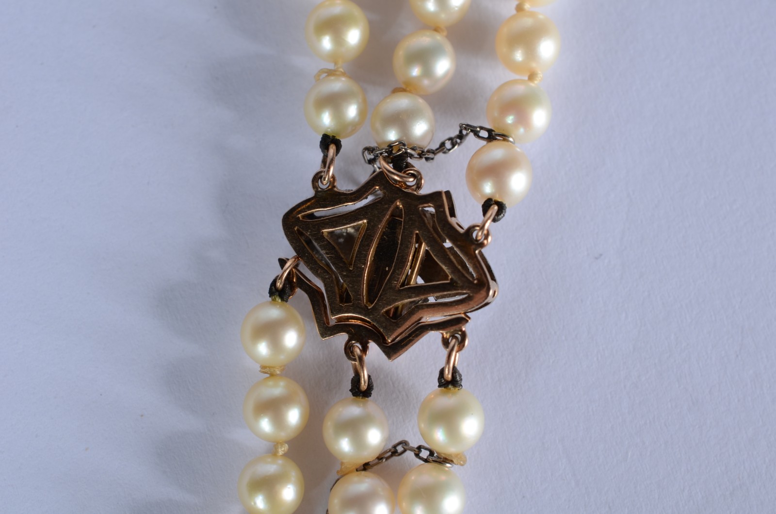 Colar de perolas com fecho de ouro 18 k., e ouro branco com um... - foto 6 de 7