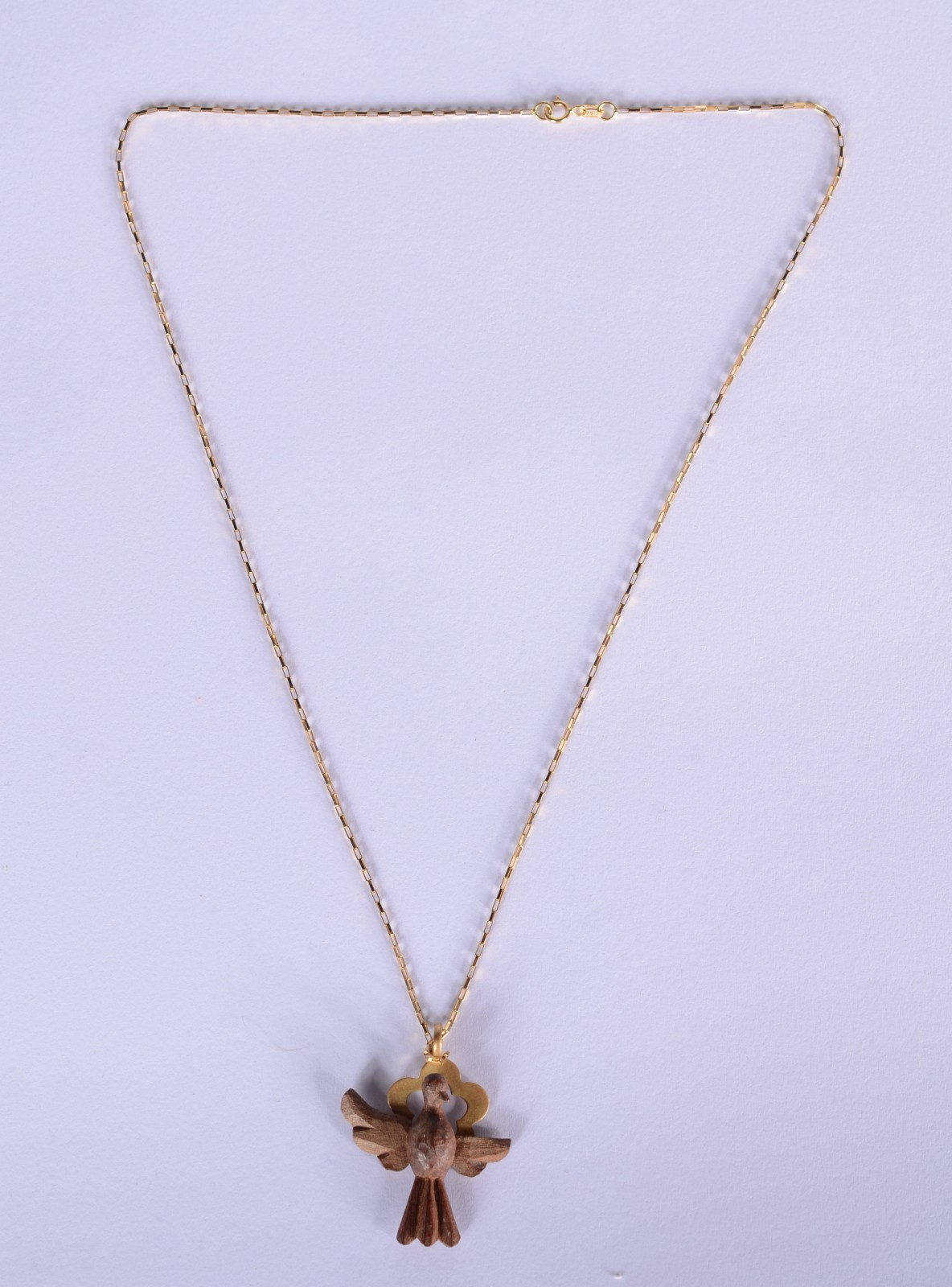 Colar com pendente feitio pomba da paz de ouro 18k., contraste 750... - foto 2 de 6