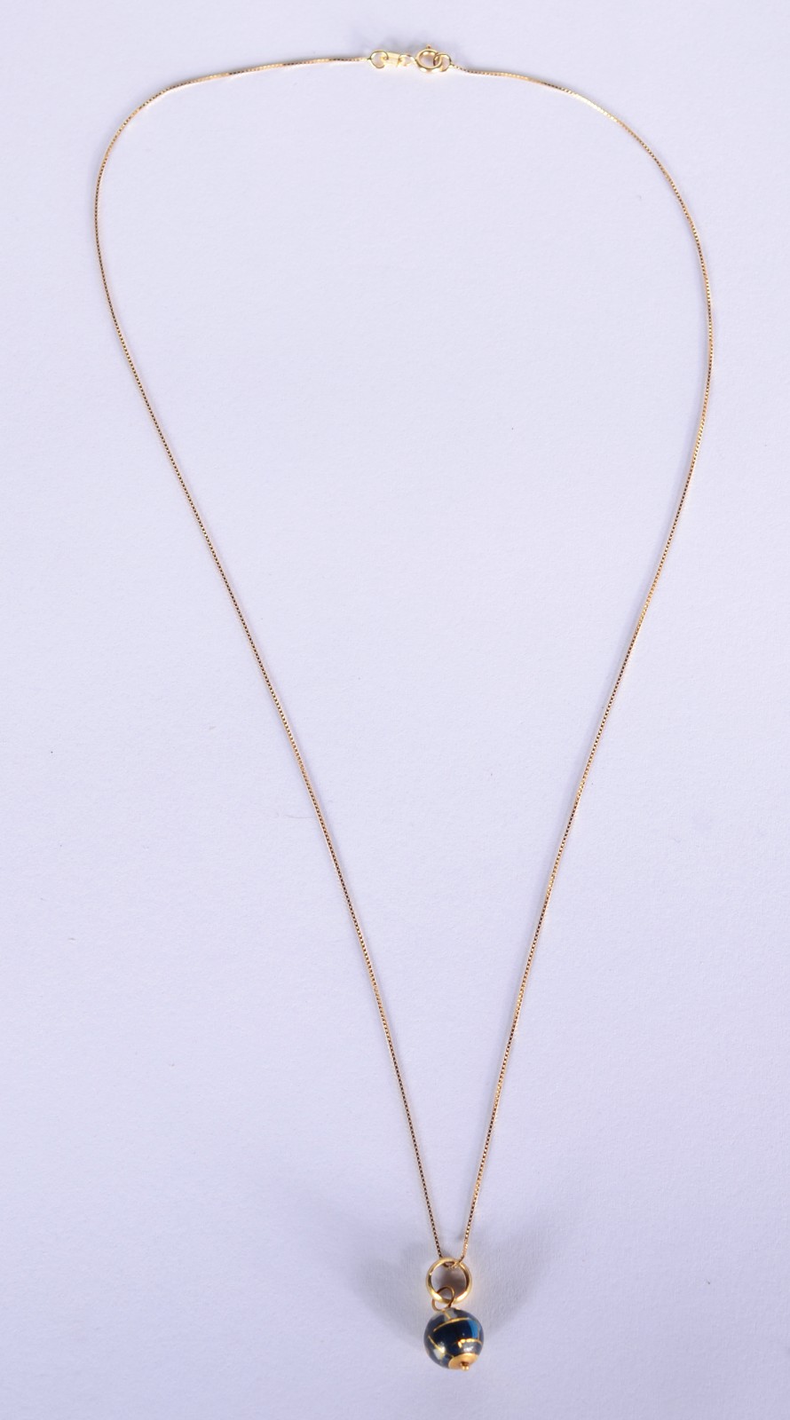 Colar com pendente de ouro 18 k., feitio globo. (Por motivos de... - foto 4 de 6