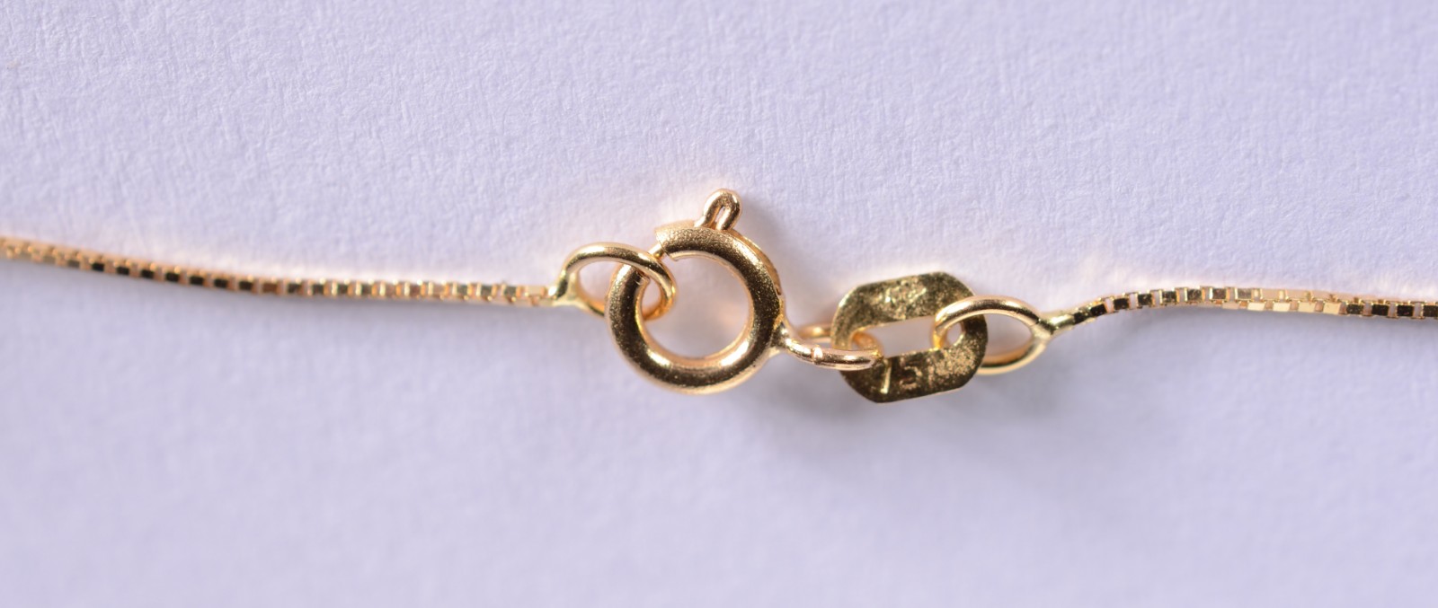 Colar com pendente de ouro 18 k., feitio globo. (Por motivos de... - foto 5 de 6