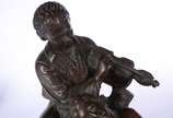 L.FAVERO, Casal de musicistas - Escultura de bronze com base de ônix (pequenos rachados na pedra). Faltando o arco do violino. Assinado. Desgastes.