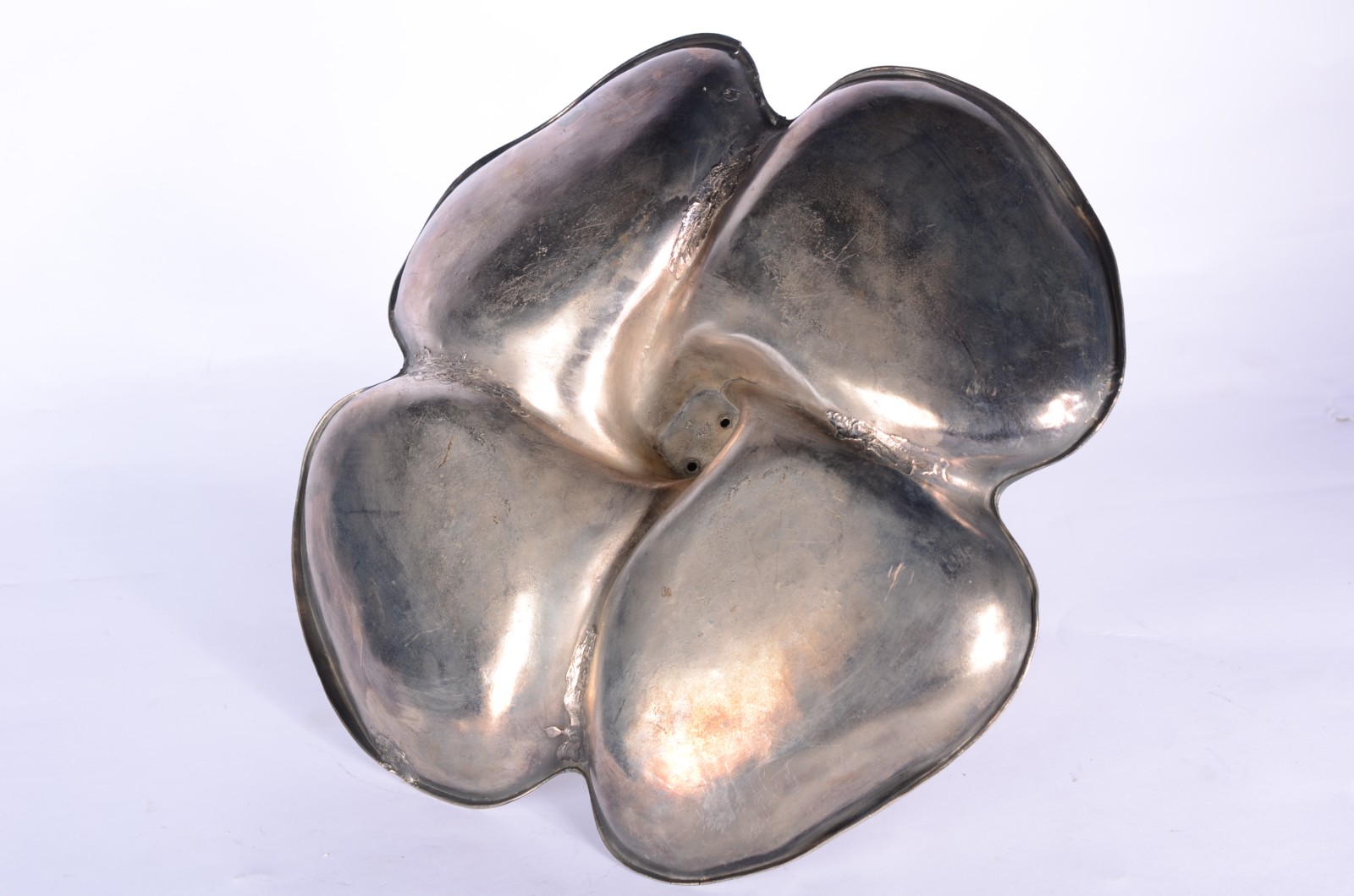 Duas peças de metal (pewter) Art Nouveau, decoradas com figuras... - foto 11 de 11