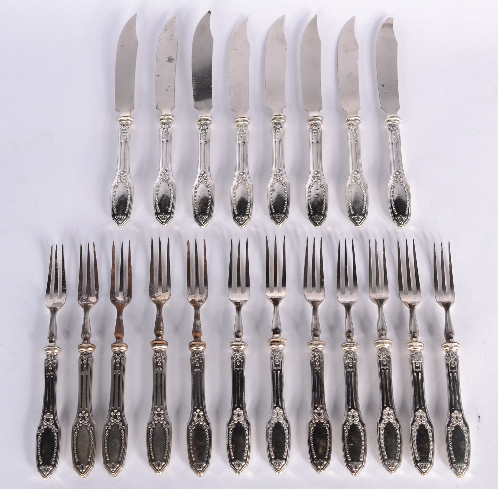 Conjunto de talheres para frutas, composto de 8 facas e 12 garfinhos... - foto 1 de 6