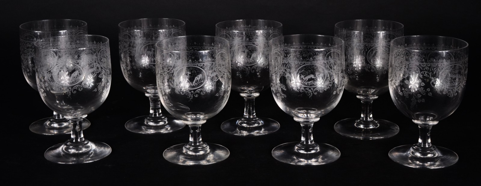 Conjunto com 8 taças para vinho de cristal europeu lavrado com... - foto 1 de 8