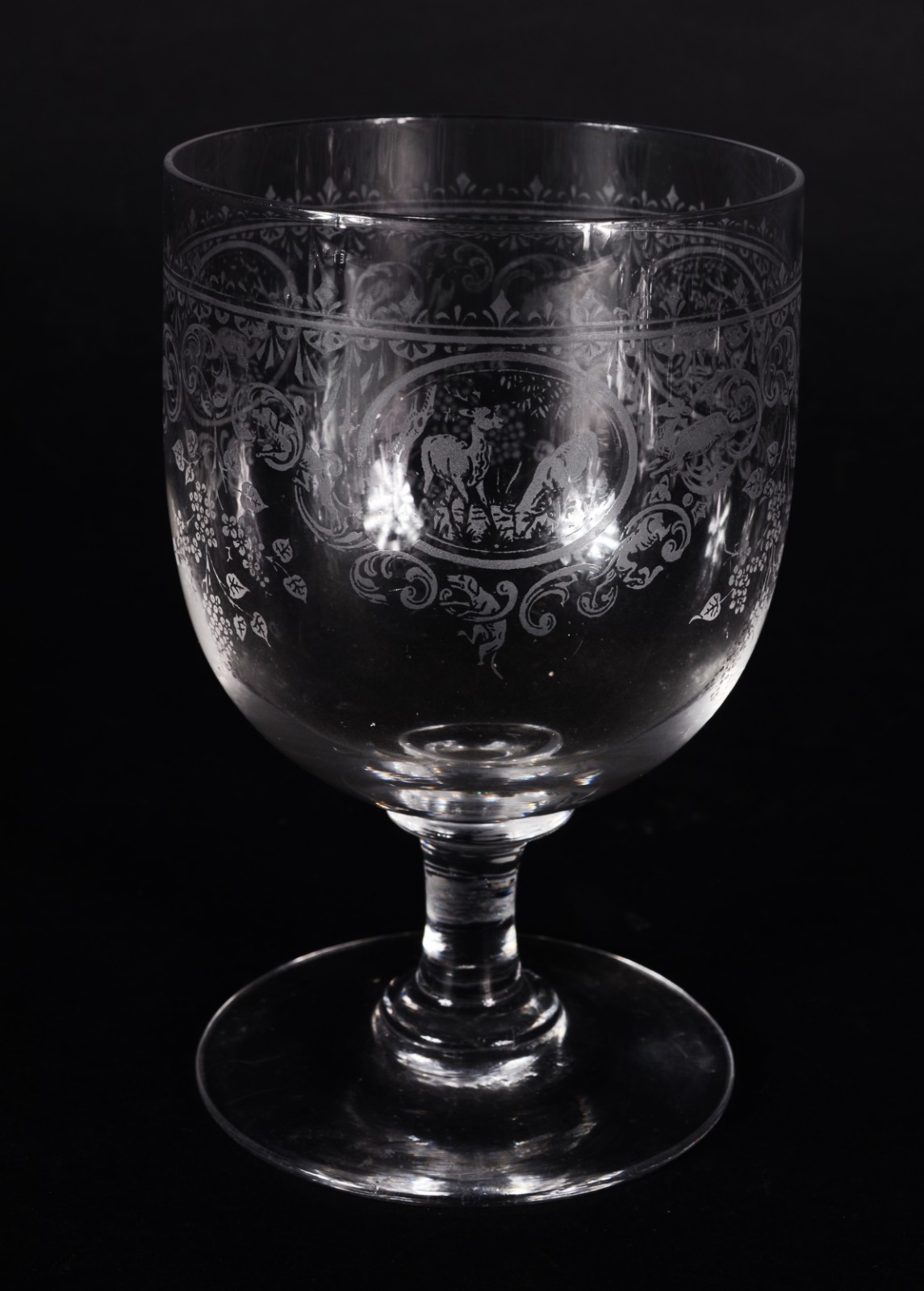 Conjunto com 8 taças para vinho de cristal europeu lavrado com... - foto 2 de 8