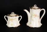 WARWICK,  - Aparelho de jantar, chá e café de faiança americana Warwick, decoração floral em policromia com realces dourados, composto de: 20 pratos rasos, 8 prat