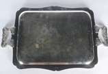 Fracalanza (1884),  - Bandeja com alças de metal prateado com alças laterais.