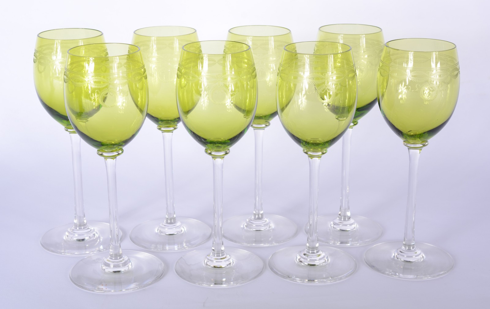 Conjunto com 8 cálices para vinho branco de cristal europeu lavrado... - foto 1 de 6