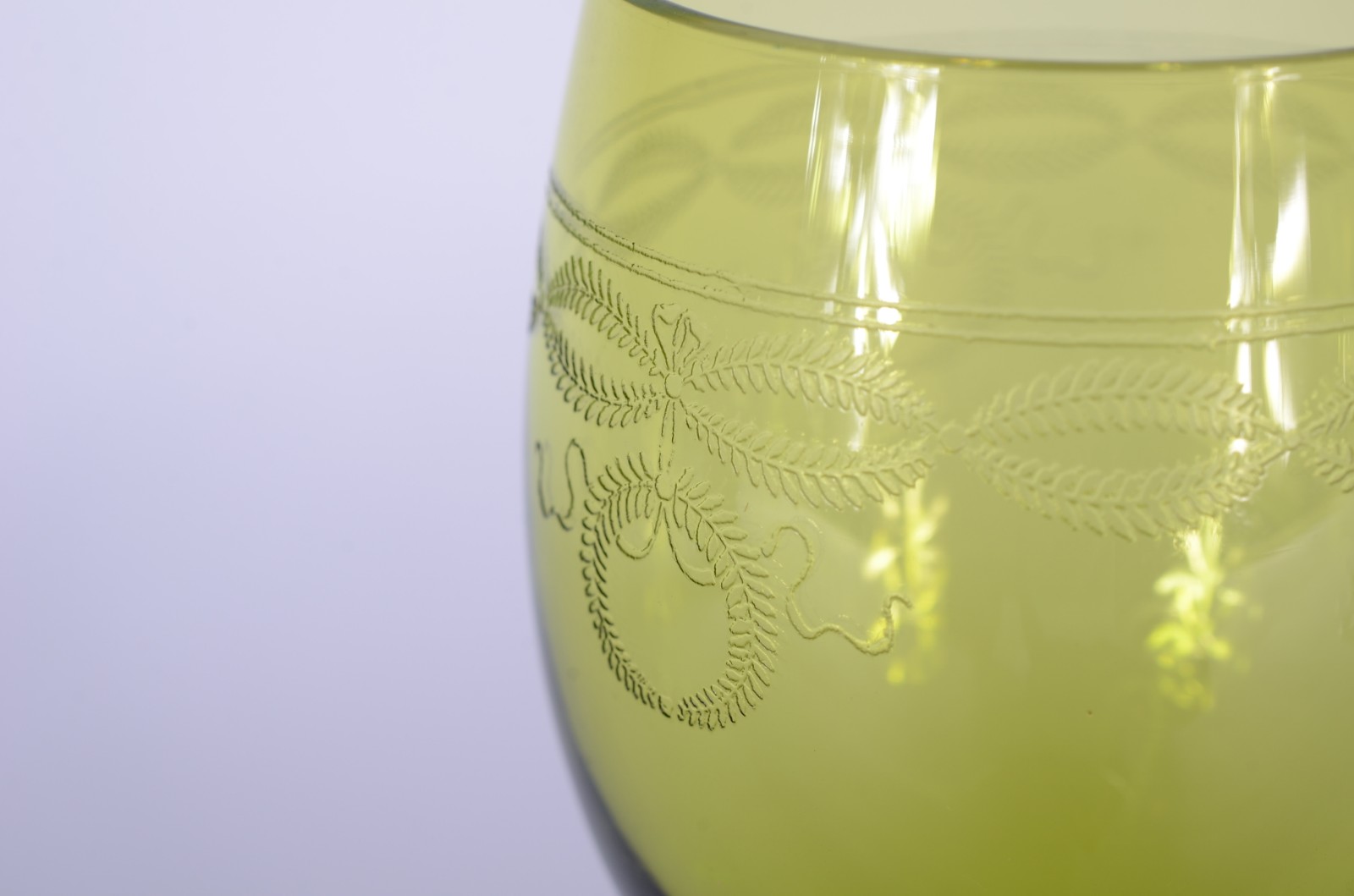 Conjunto com 8 cálices para vinho branco de cristal europeu lavrado... - foto 5 de 6
