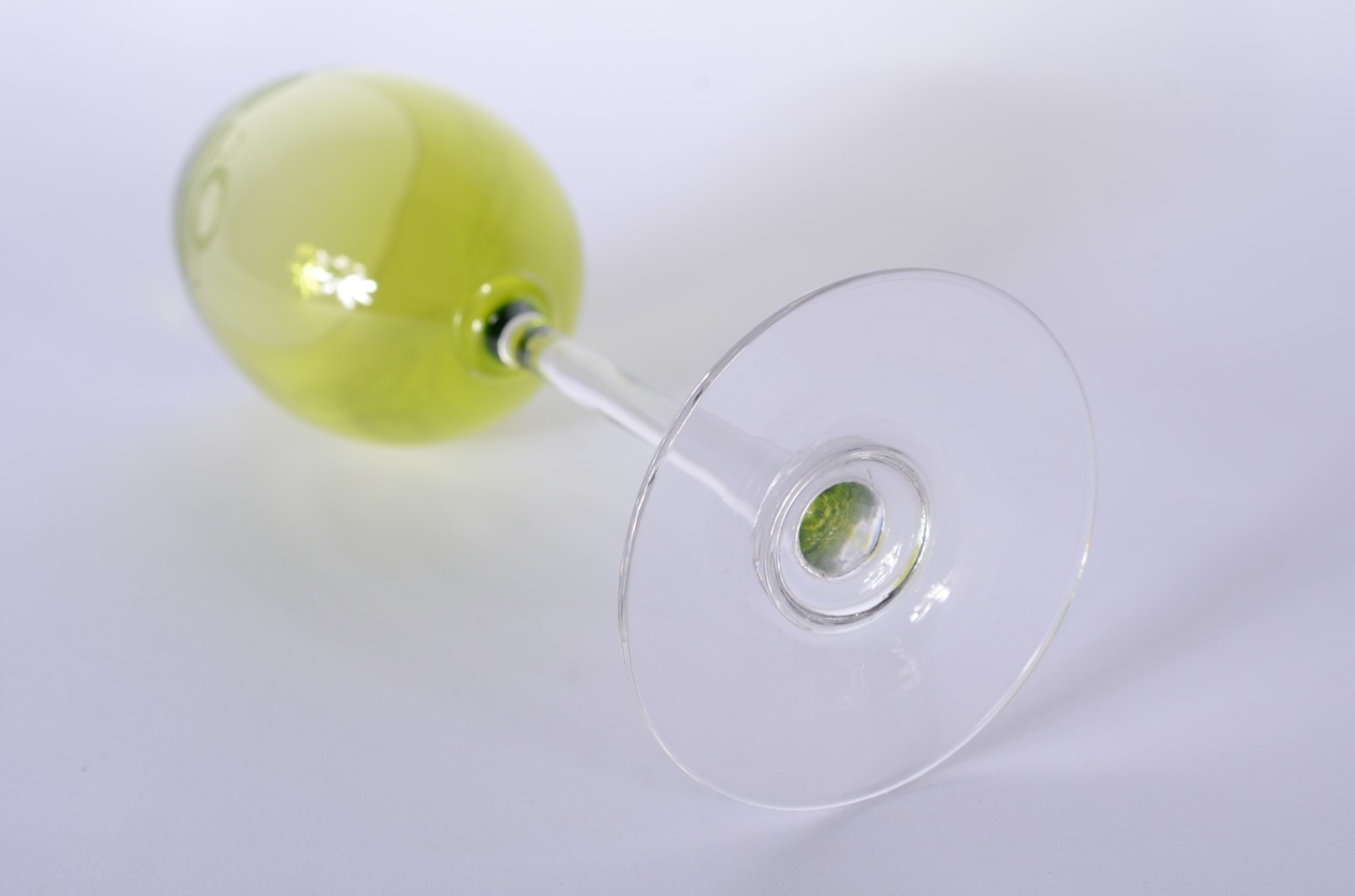 Conjunto com 8 cálices para vinho branco de cristal europeu lavrado... - foto 6 de 6