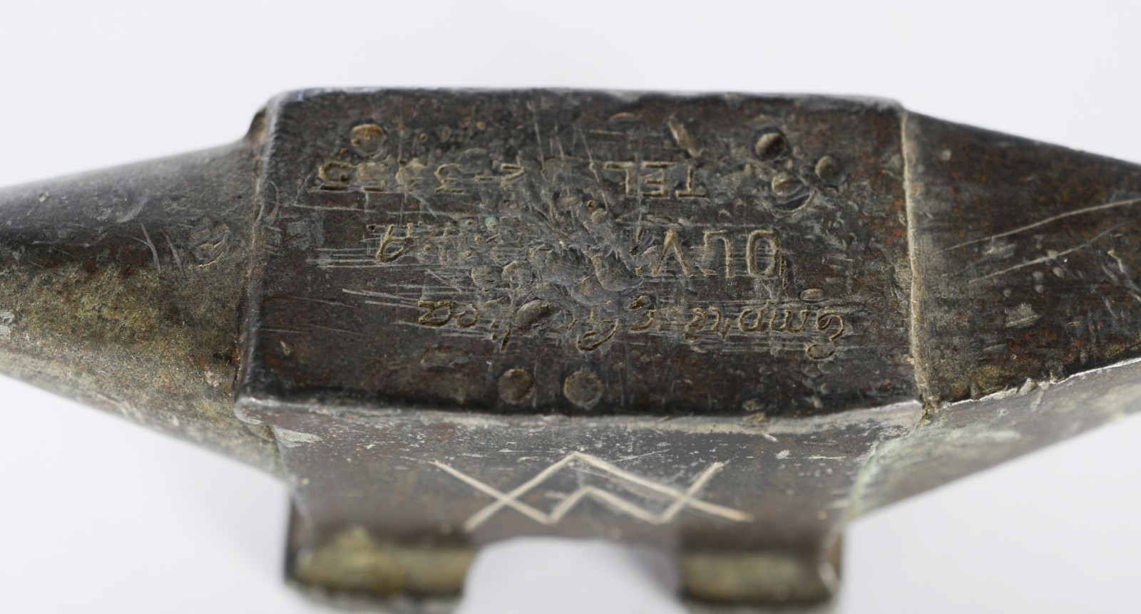 Diversas peças, sendo: antiga balança para cartas de metal (oxidado)... - foto 9 de 10