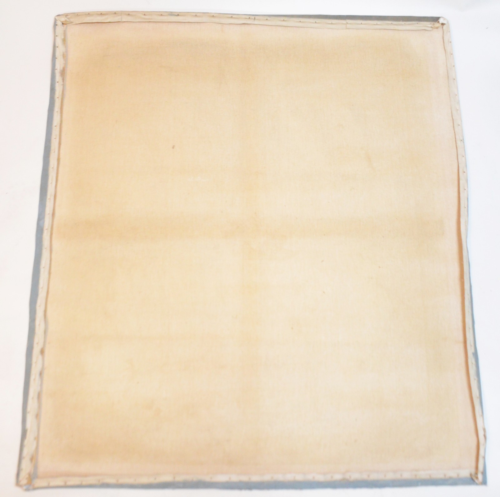 Óleo sobre tela - datado 85. Sem chassi, precisando de restauro na... - foto 4 de 4