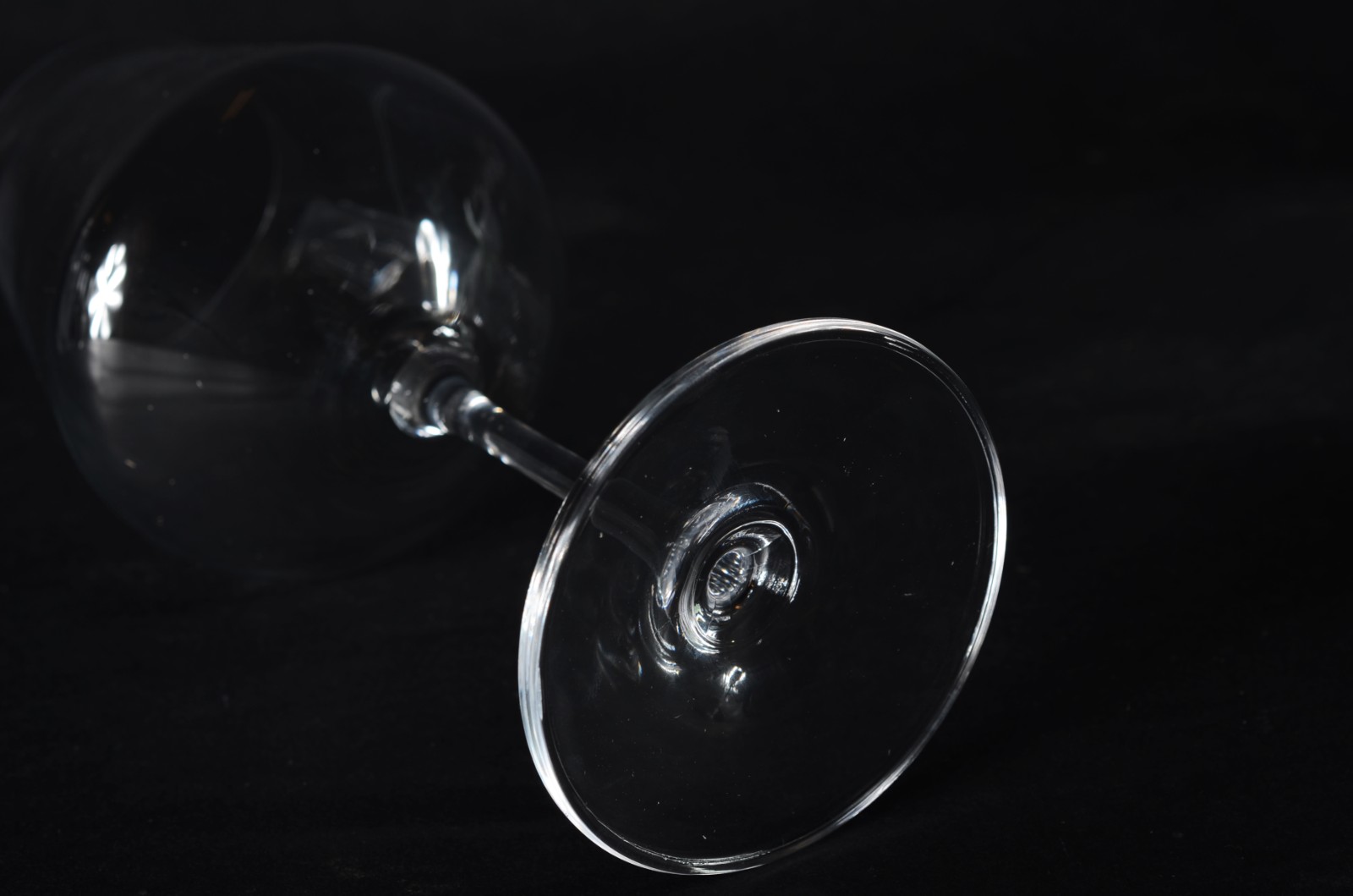 Seis taças de cristal para vinho branco, 580 ml. - foto 4 de 5